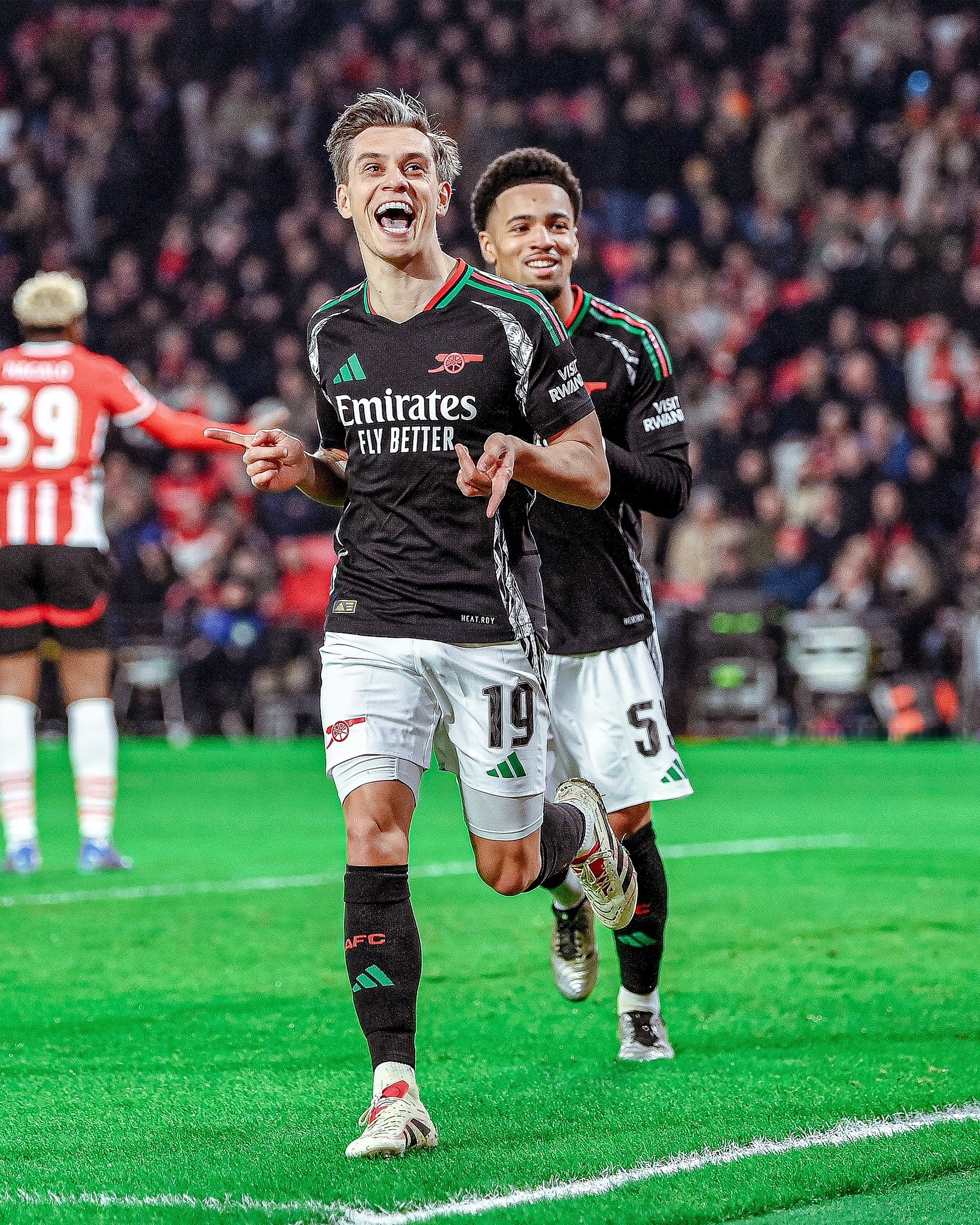 阿森纳带队取胜！，德布劳内重要时刻出色防守观众掌声雷动的简单介绍